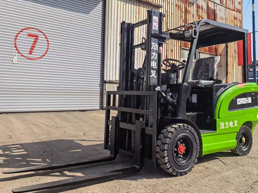 叉车安全使用的相关注意事项